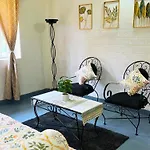 Cosy Garden Grove